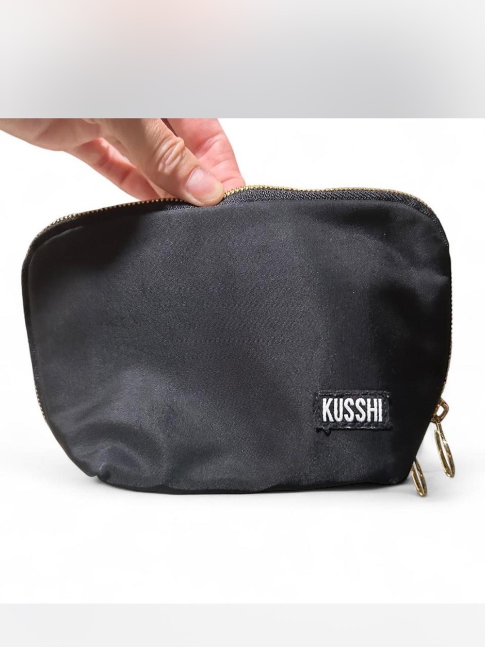Kusshi Black Men's Toiletry Pouch with Gold Zipper